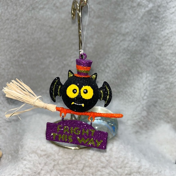 Pier 1 cute bat halloween ornament 4" Fright this way sign glittery - Picture 3 of 10